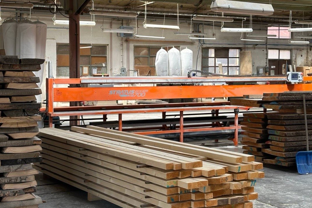 Nosník omítací pily Stratus OP700+ s označením Stratus Edger 700